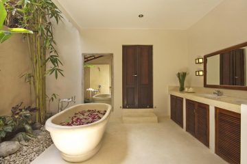Villa Kubu Premium Three Bedroom Bathroom 1 Seminyak Bali