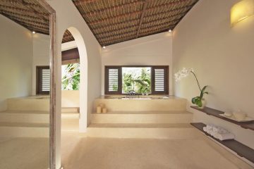 Villa Kubu Premium Three Bedroom Bathroom 2 Seminyak Bali